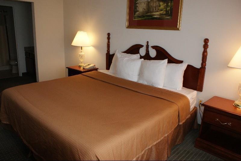 Host Inn An All Suites Hotel Wilkes-Barre Room photo